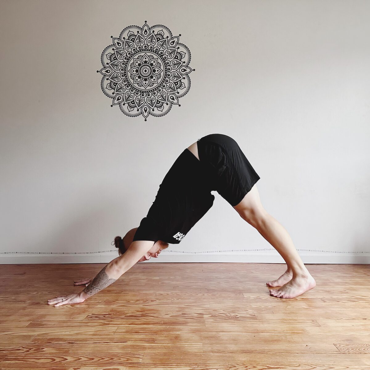 Progresser au yoga Vinyasa : les secrets pour réussir votre pratique en ligne