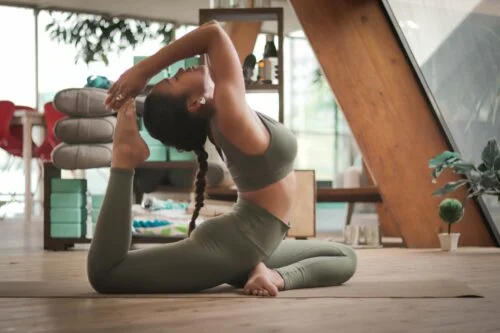 Le yoga pour une silhouette tonique : techniques et conseils pour vous renforcer et vous raffermir 1 Hatha yoga